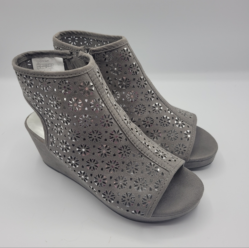 Kenneth Cole New York wedges size 3 corrie hazel grey